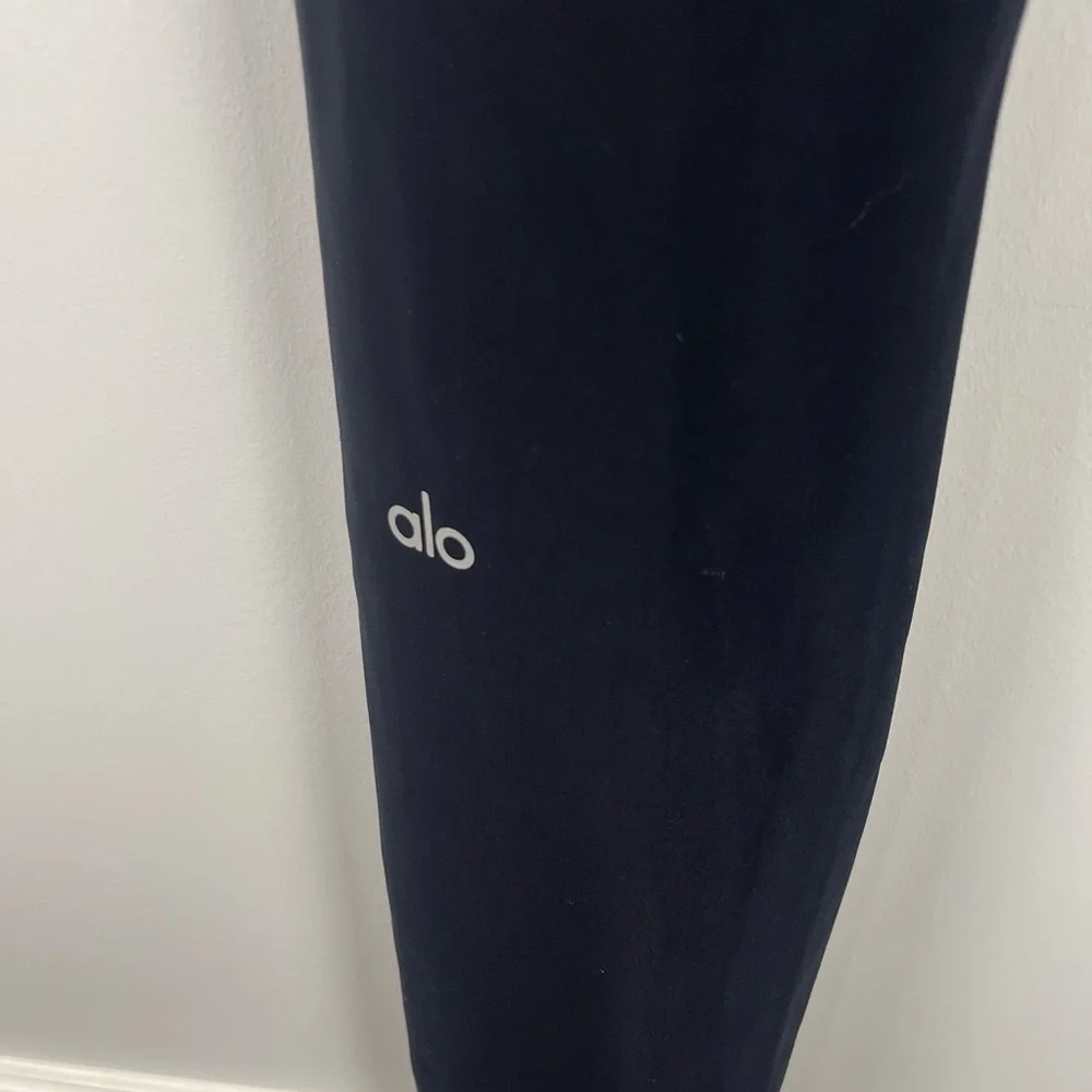 Alo Women’s High-Waist Ripped Warrior 7/8 length Legging Black Small